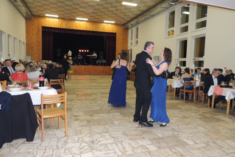 2015-10-10 - Brigáda (oplotenie školy a brána na cintorín)