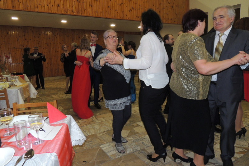 2015-10-10 - Brigáda (oplotenie školy a brána na cintorín)