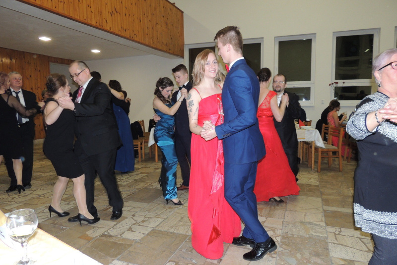 2015-10-10 - Brigáda (oplotenie školy a brána na cintorín)