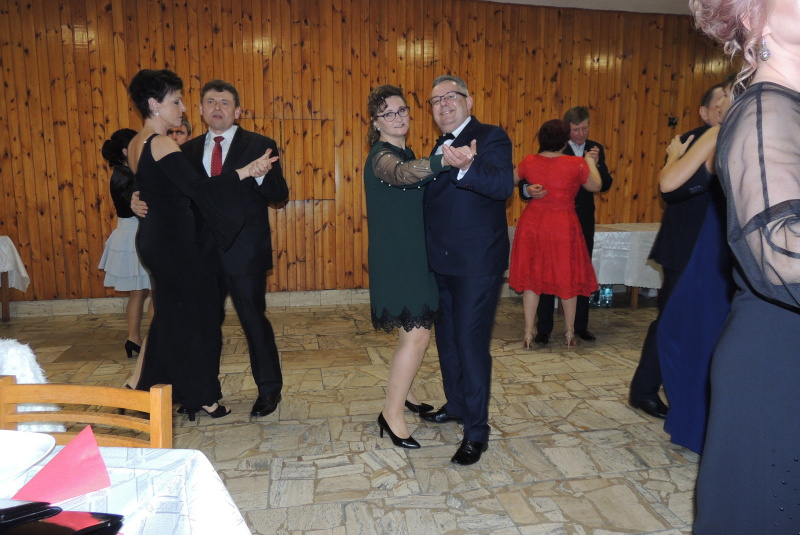 2015-10-10 - Brigáda (oplotenie školy a brána na cintorín)
