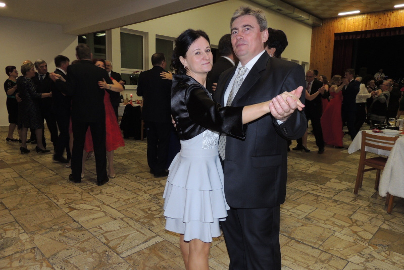 2015-10-10 - Brigáda (oplotenie školy a brána na cintorín)